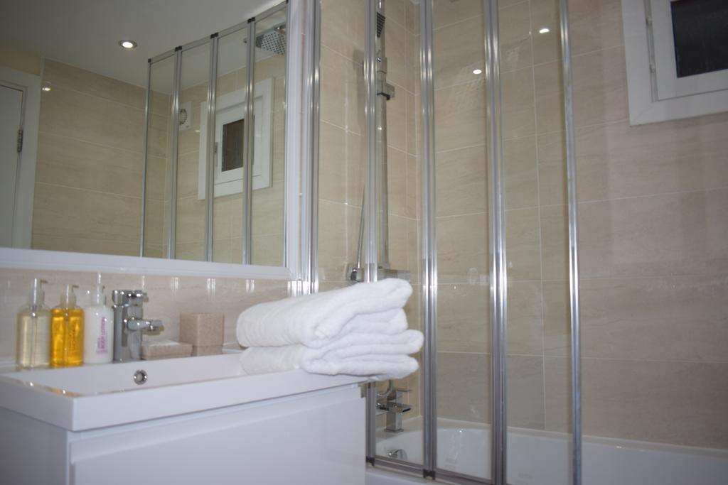 Sky Night Serviced Apartments Cardiff Bagian luar foto